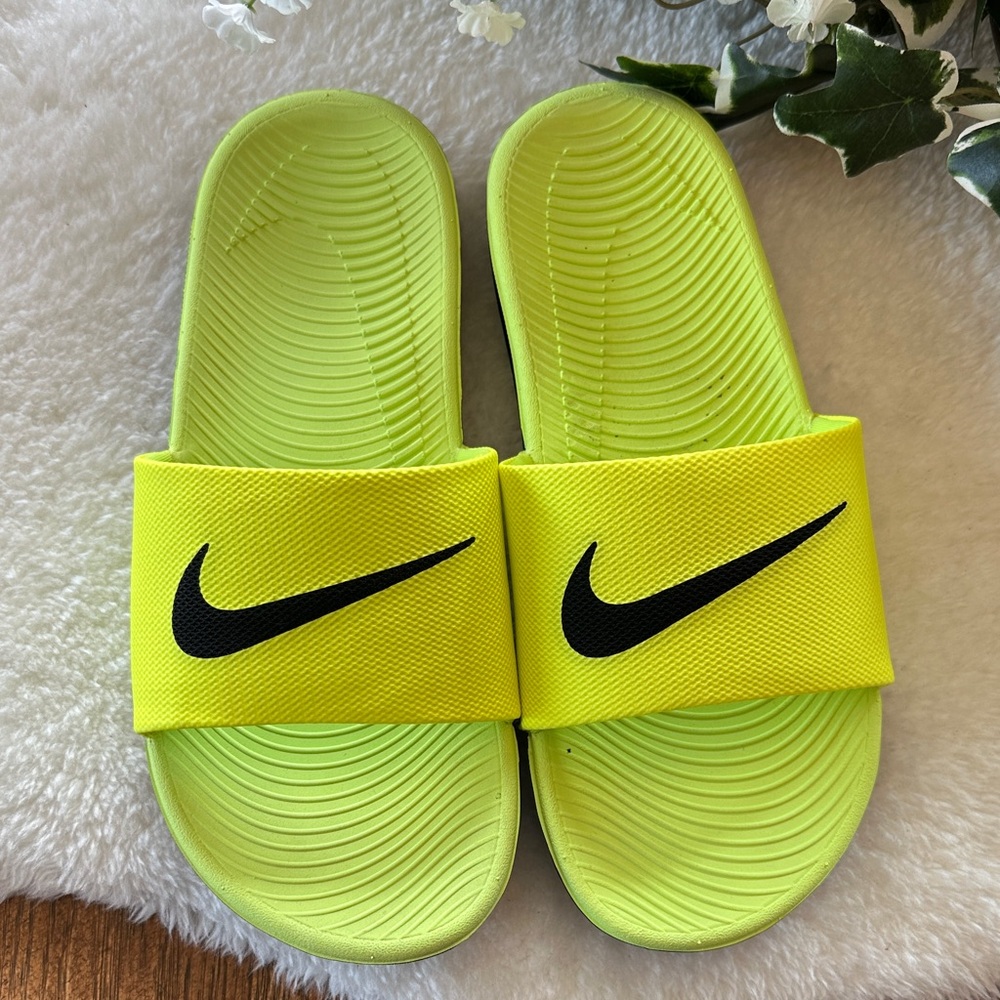 Nike flip flops